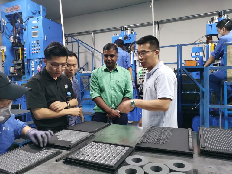 Australian customers visit our factory to discuss further cooperation